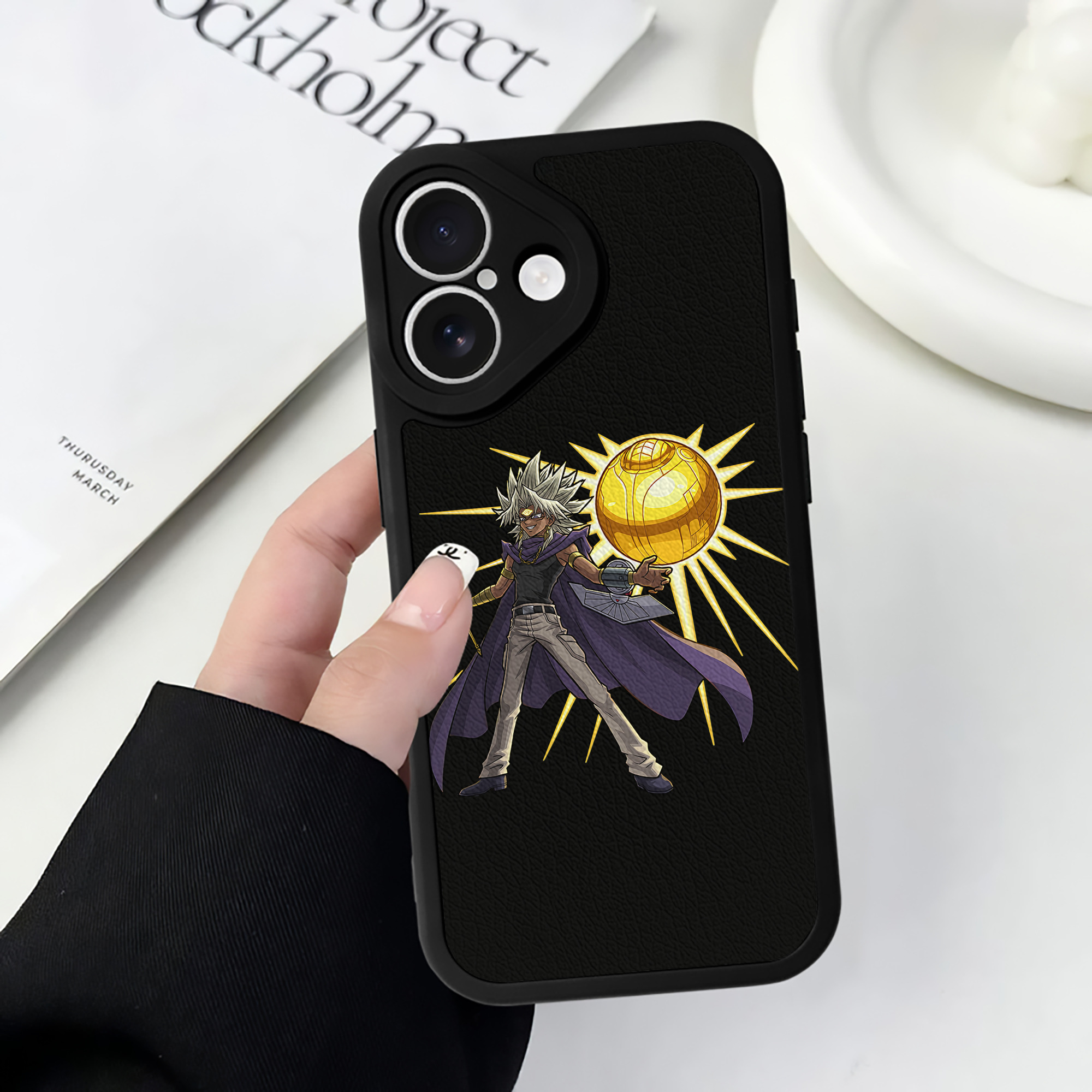 （画像用） 遊☆戯☆王 Yu-Gi-Oh! 【iPhone 16シリーズ対応】シリコンスマホケース（レザー調） 材質：シリコン